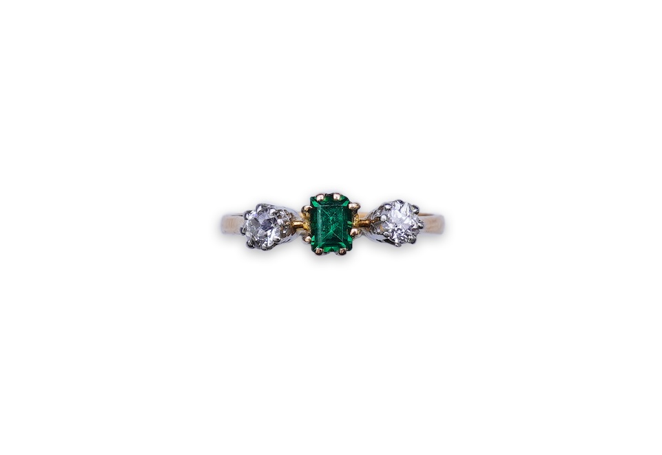 A tsavorite and diamond ring